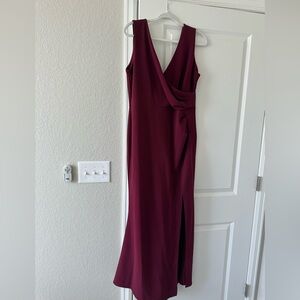 Elegant Burgundy Sleeveless Maxi Dress